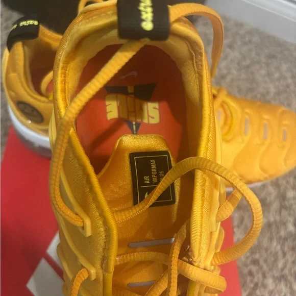 Nike Women’s Yellow Air VaporMax Plus Smiley Sneakers - Picture 3 of 6